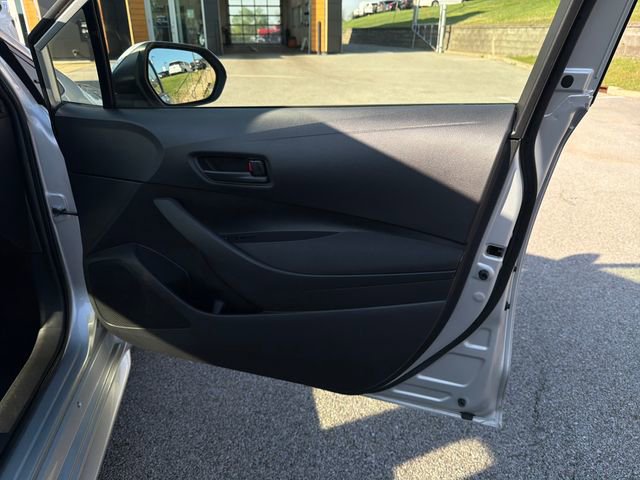 Used 2025 Toyota Corolla LE FWD image 30