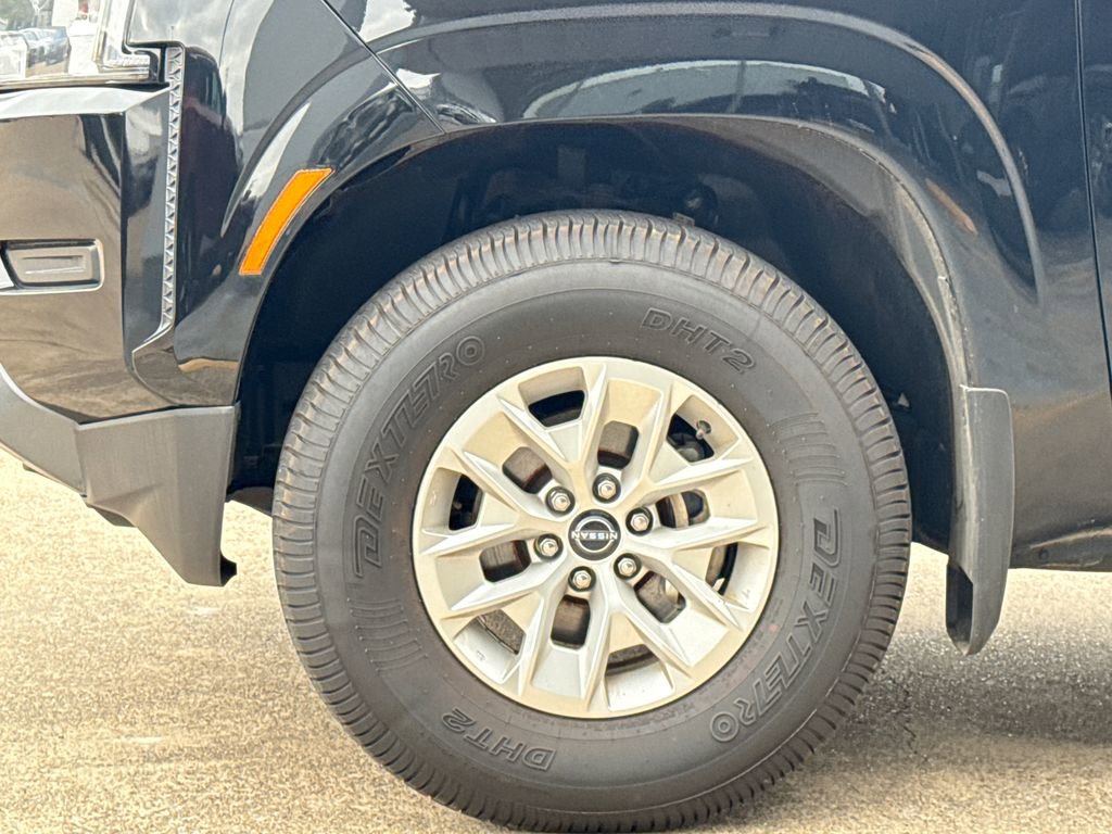 Used 2024 Nissan Frontier SV image 6