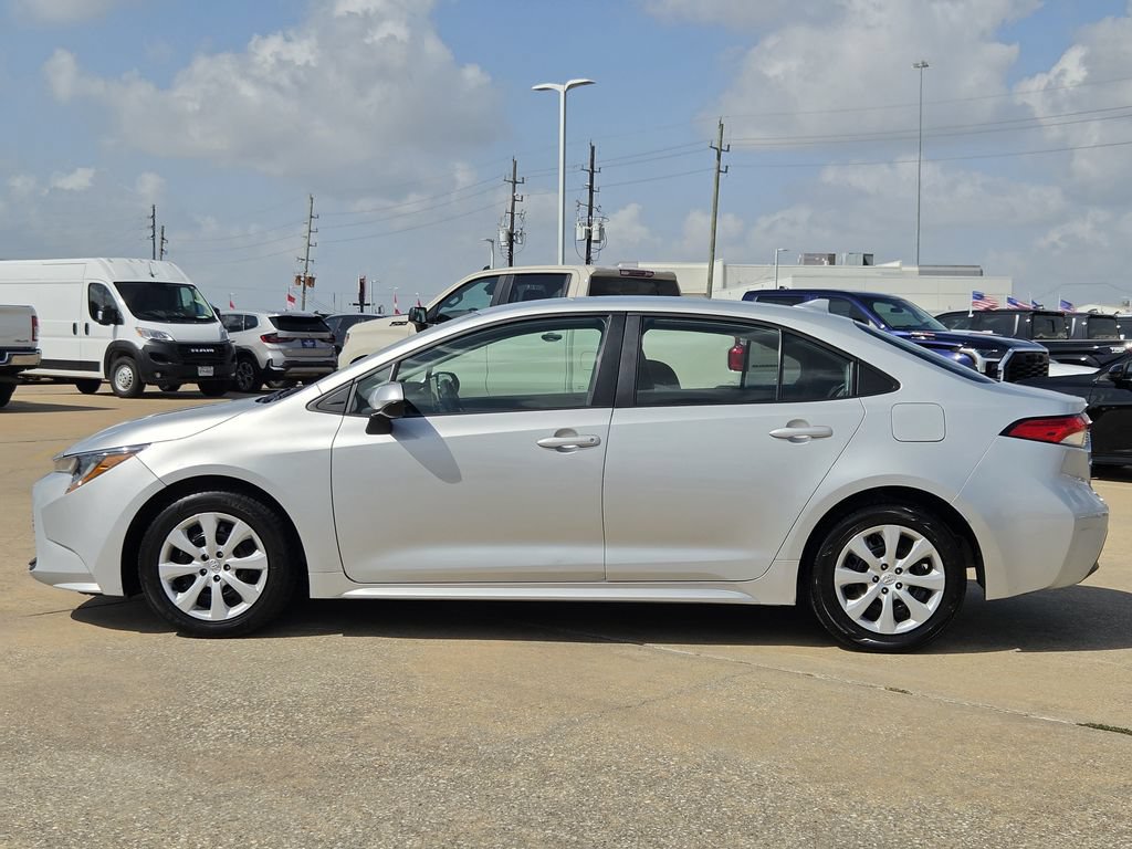 Used 2025 Toyota Corolla LE FWD image 6