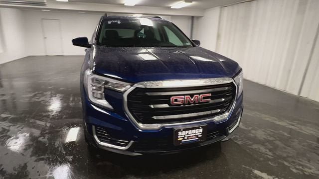 Certified 2022 GMC Terrain SLE w/ Driver Convenience Package image 3
