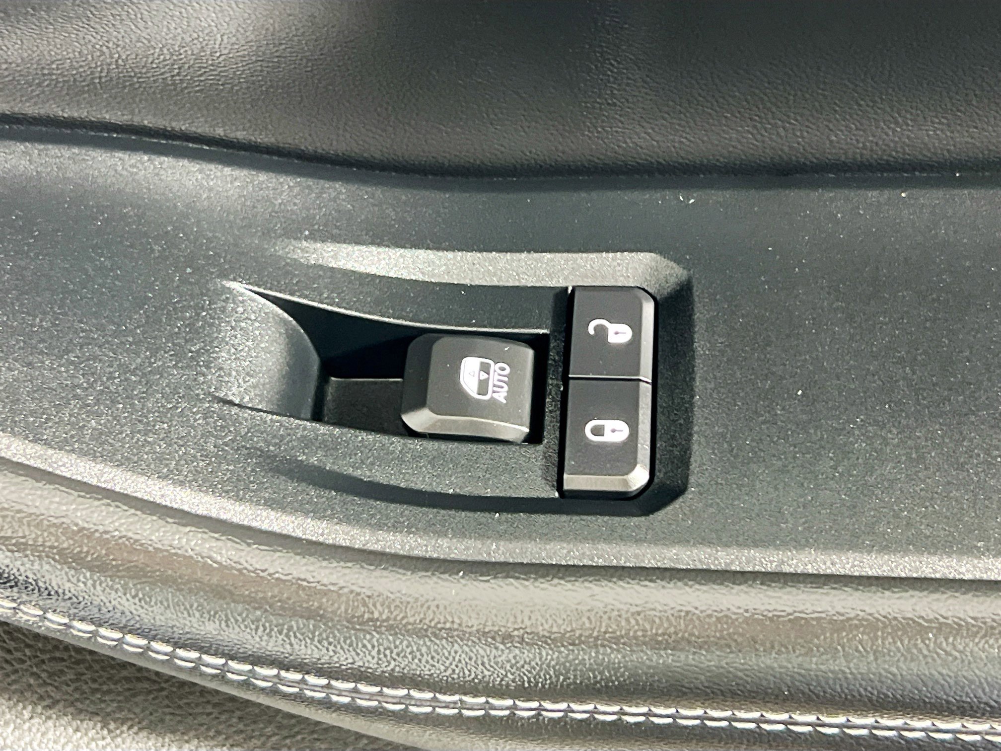 Used 2023 Jeep Grand Cherokee L Laredo image 32