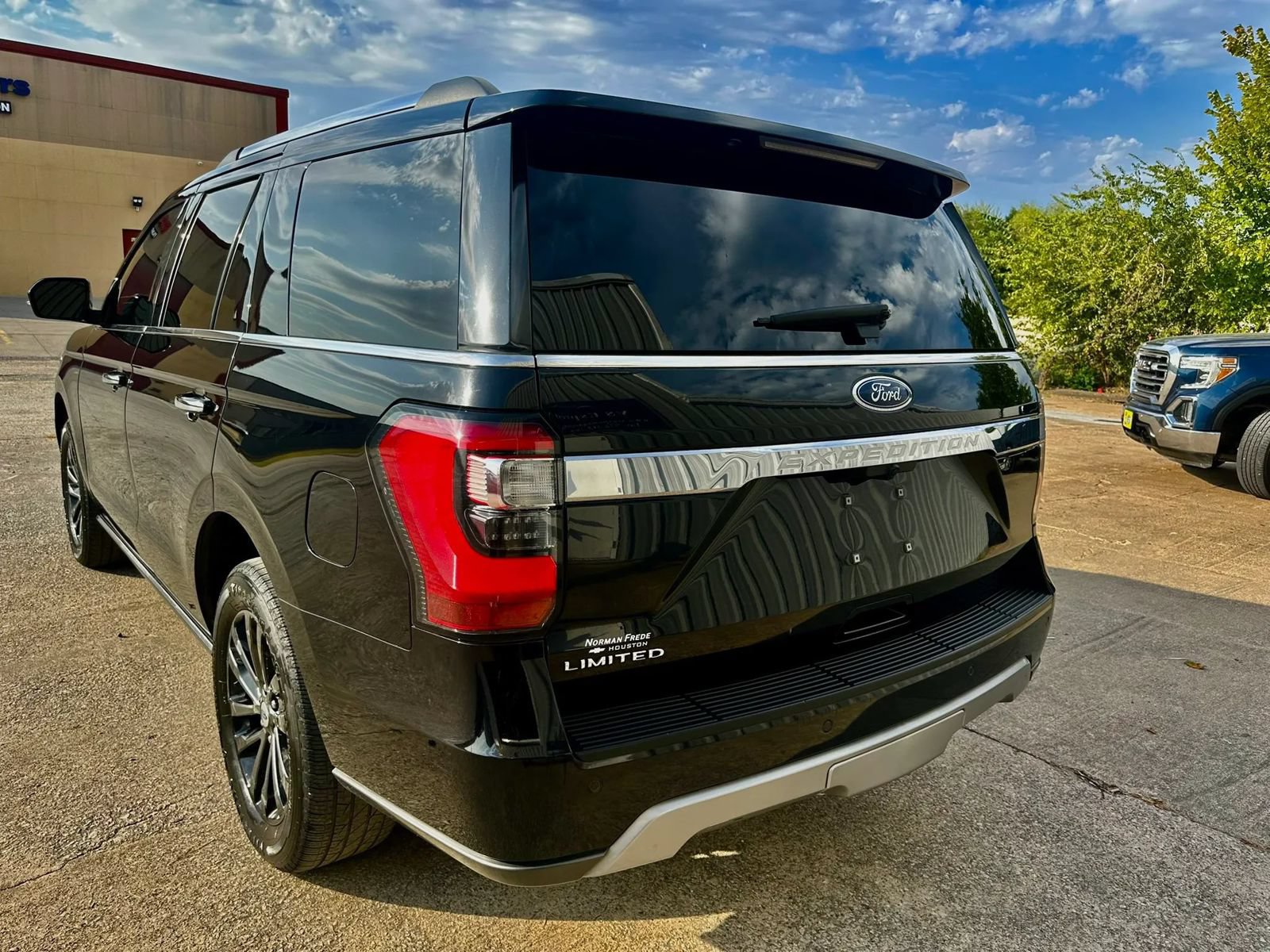 Used 2021 Ford Expedition Limited RWD image 4