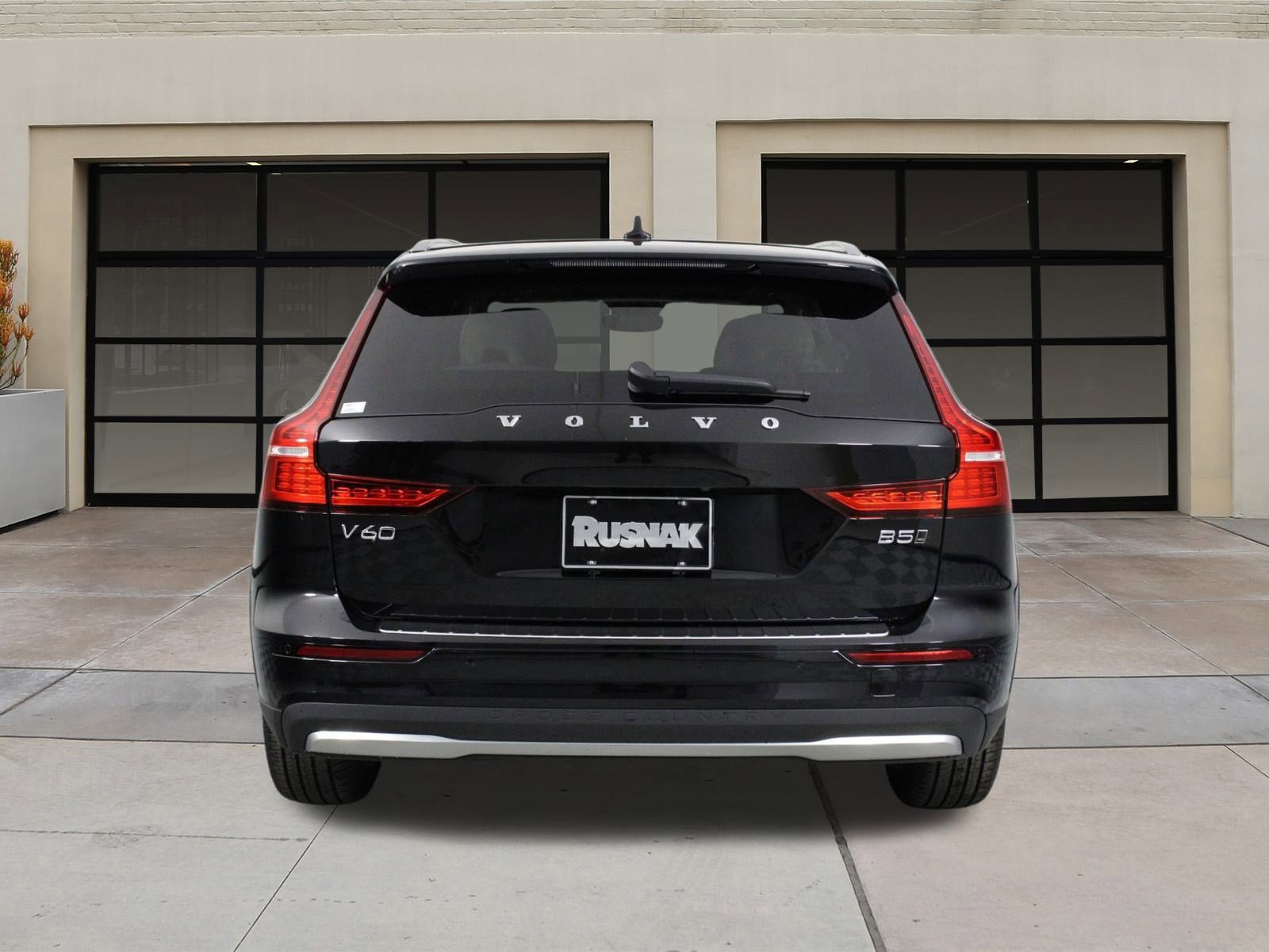 New 2026 Volvo V60 B5 Cross Country Plus w/ Climate Package image 4