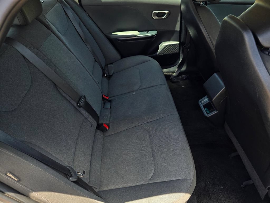 Used 2025 Kia K4 FWD image 29