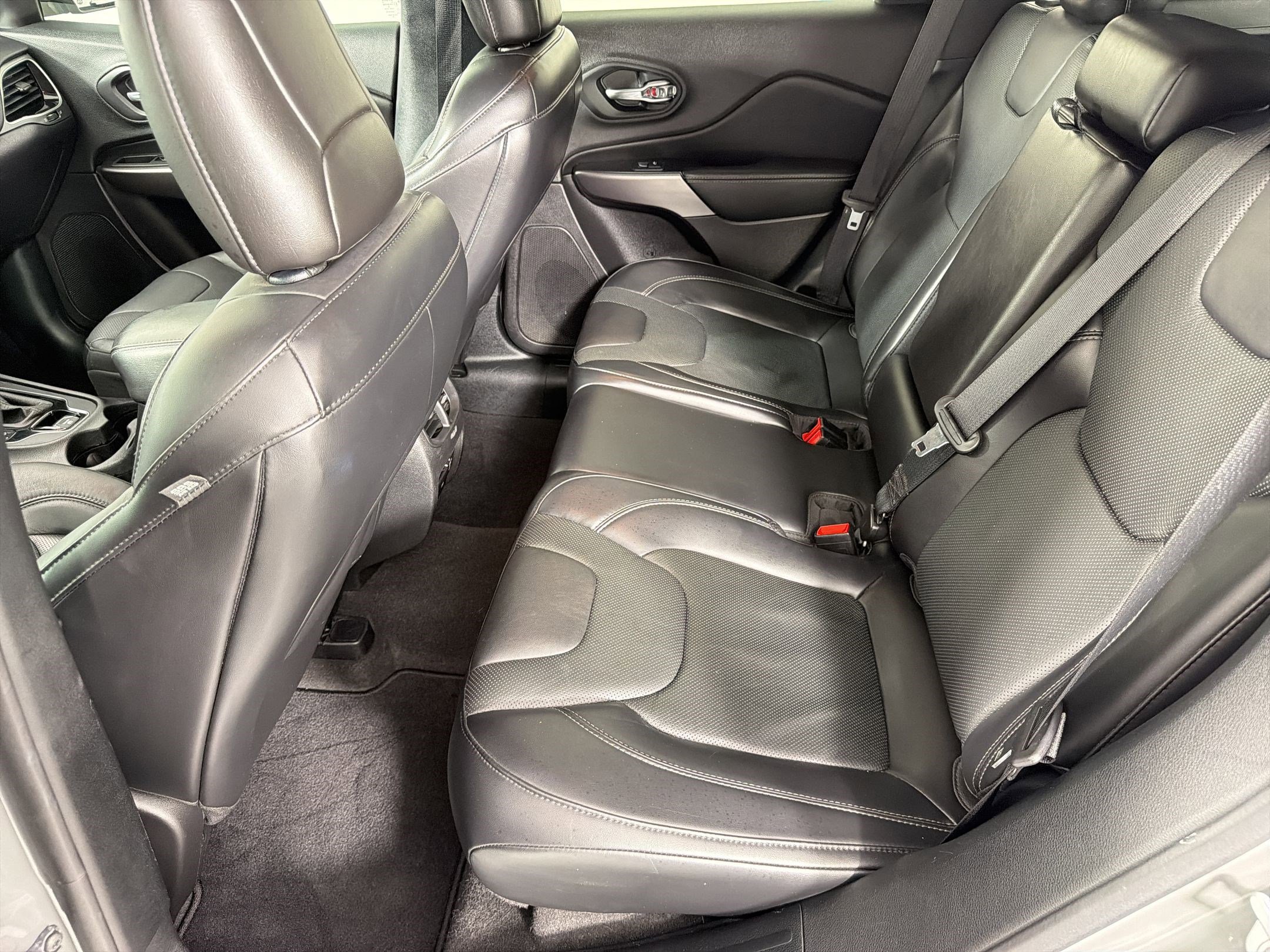 Used 2020 Jeep Cherokee Limited image 14