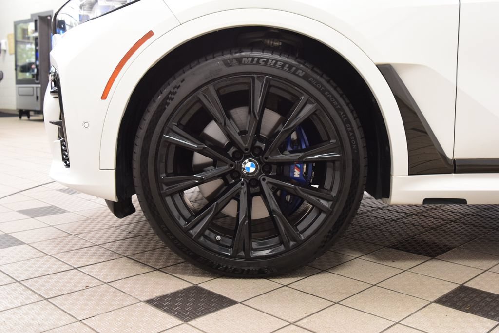 Used 2020 BMW X7 M50i w/ Dynamic Handling Package AWD/4WD image 31
