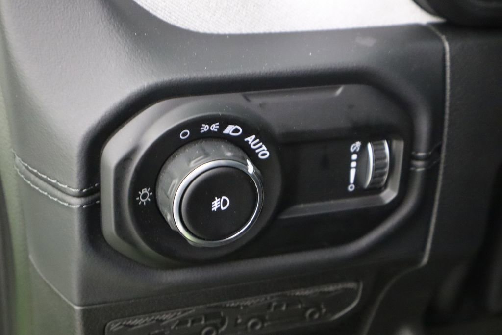 Used 2026 Jeep Wrangler Unlimited Sahara AWD/4WD image 22