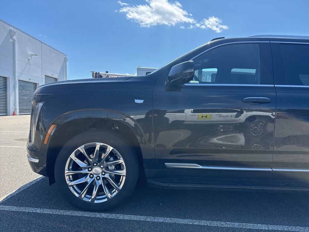 Used 2025 Cadillac Escalade Premium Luxury w/ LPO, Radiant Package image 2