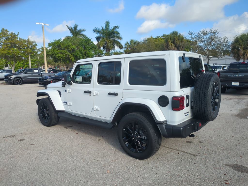 Used 2025 Jeep Wrangler Sahara 4xe image 9