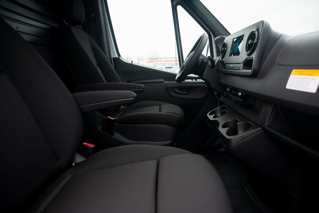 Used 2024 Mercedes-Benz Sprinter 3500 image 31