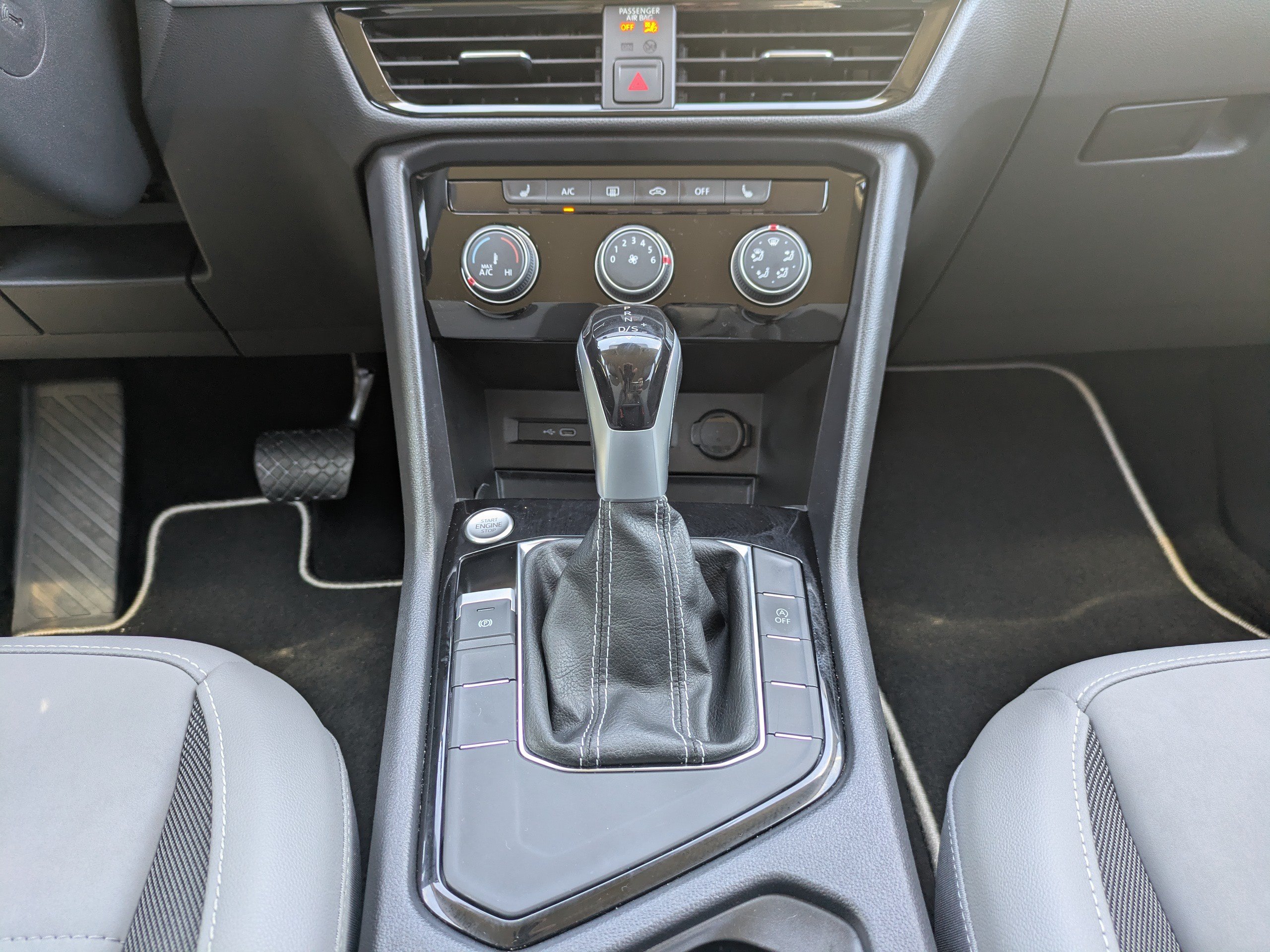 Certified 2023 Volkswagen Taos SE w/ Black Wheel Package FWD image 19