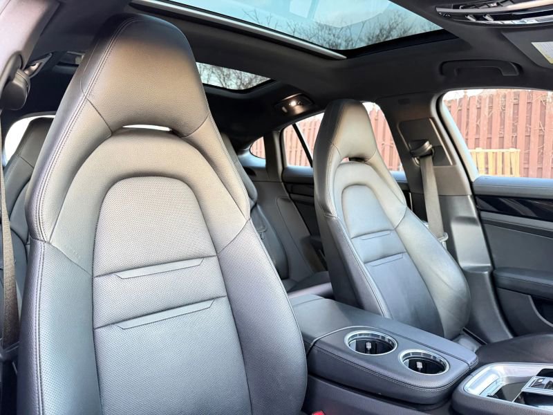 Used 2018 Porsche Panamera 4 w/ Premium Package image 33