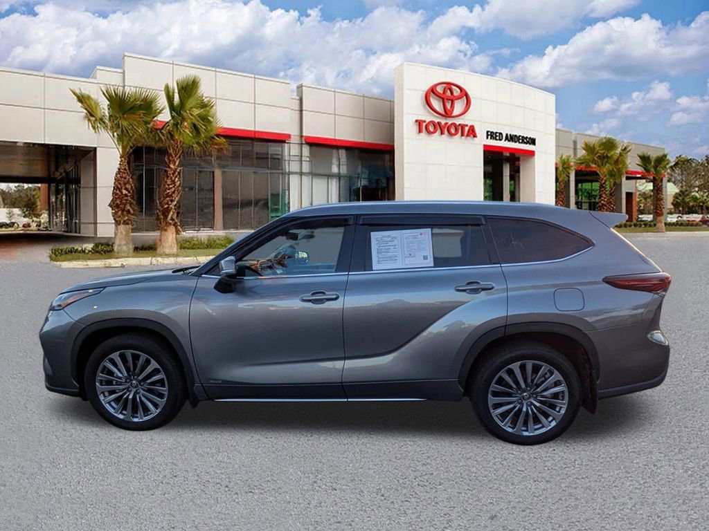 Certified 2025 Toyota Highlander Limited image 8
