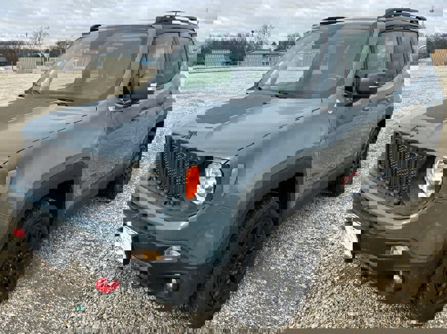 Used 2018 Jeep Renegade Trailhawk w/ Cold Weather Group II image 3