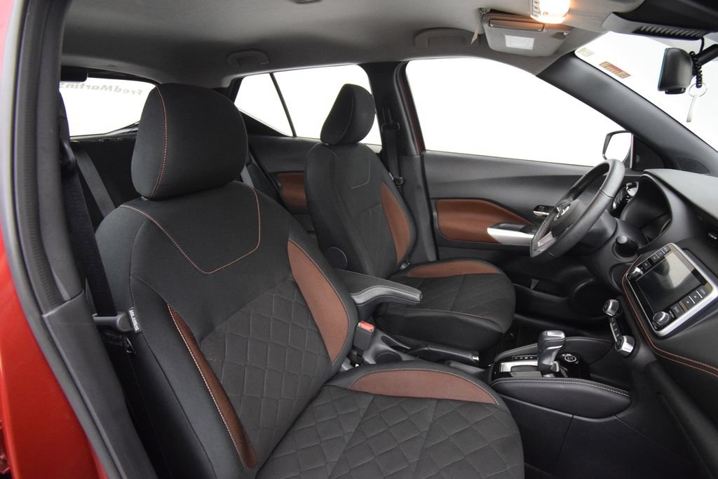 Used 2020 Nissan Kicks SR w/ Exterior Package FWD image 17