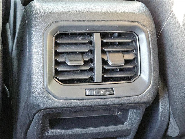 Used 2024 Volkswagen Taos SE AWD/4WD image 17