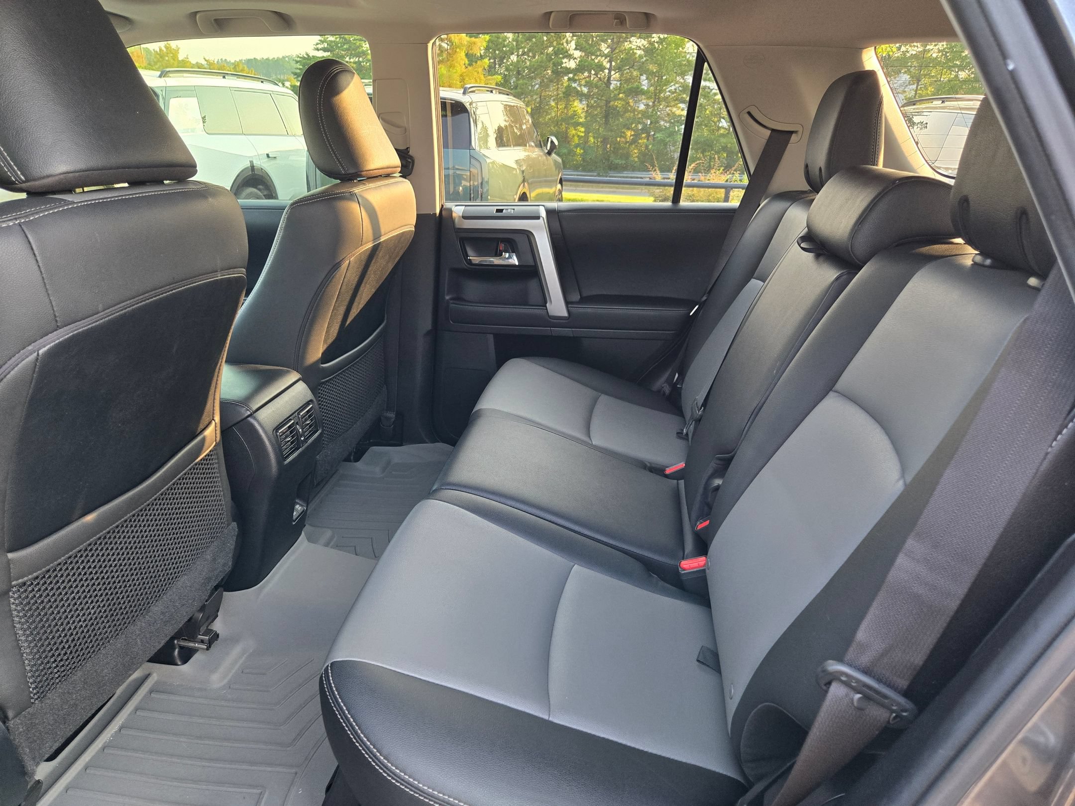 Used 2020 Toyota 4Runner SR5 Premium w/ Moonroof Package RWD image 37