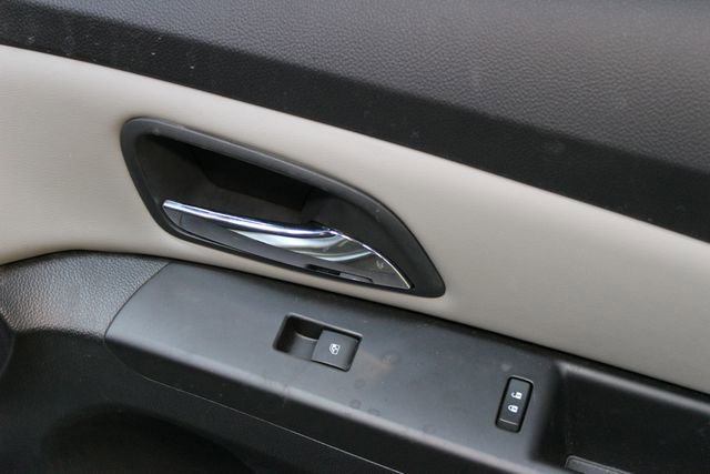 Used 2015 Chevrolet Cruze LT FWD image 9
