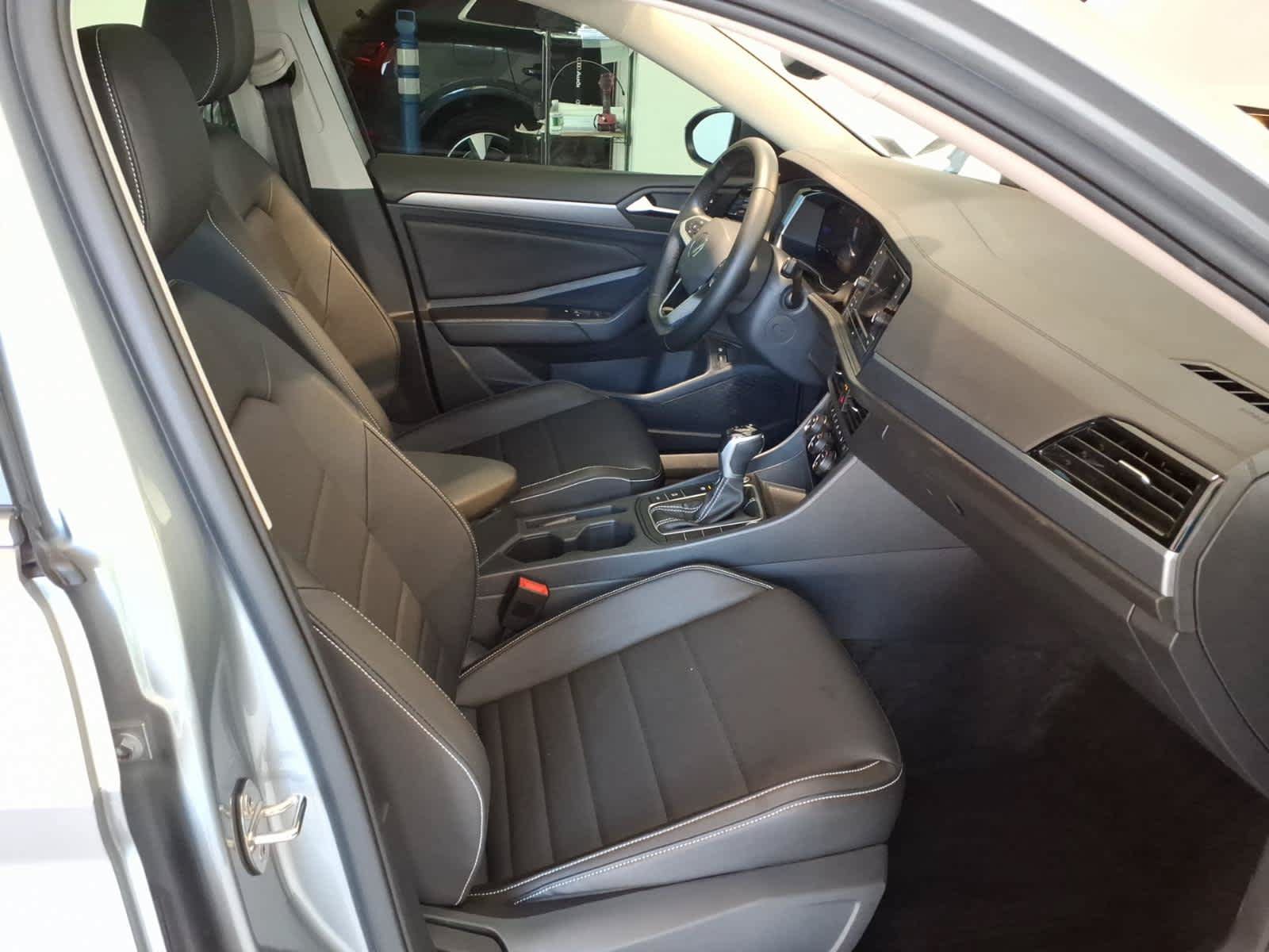 Used 2023 Volkswagen Jetta SE w/ Panoramic Sunroof Package FWD image 24