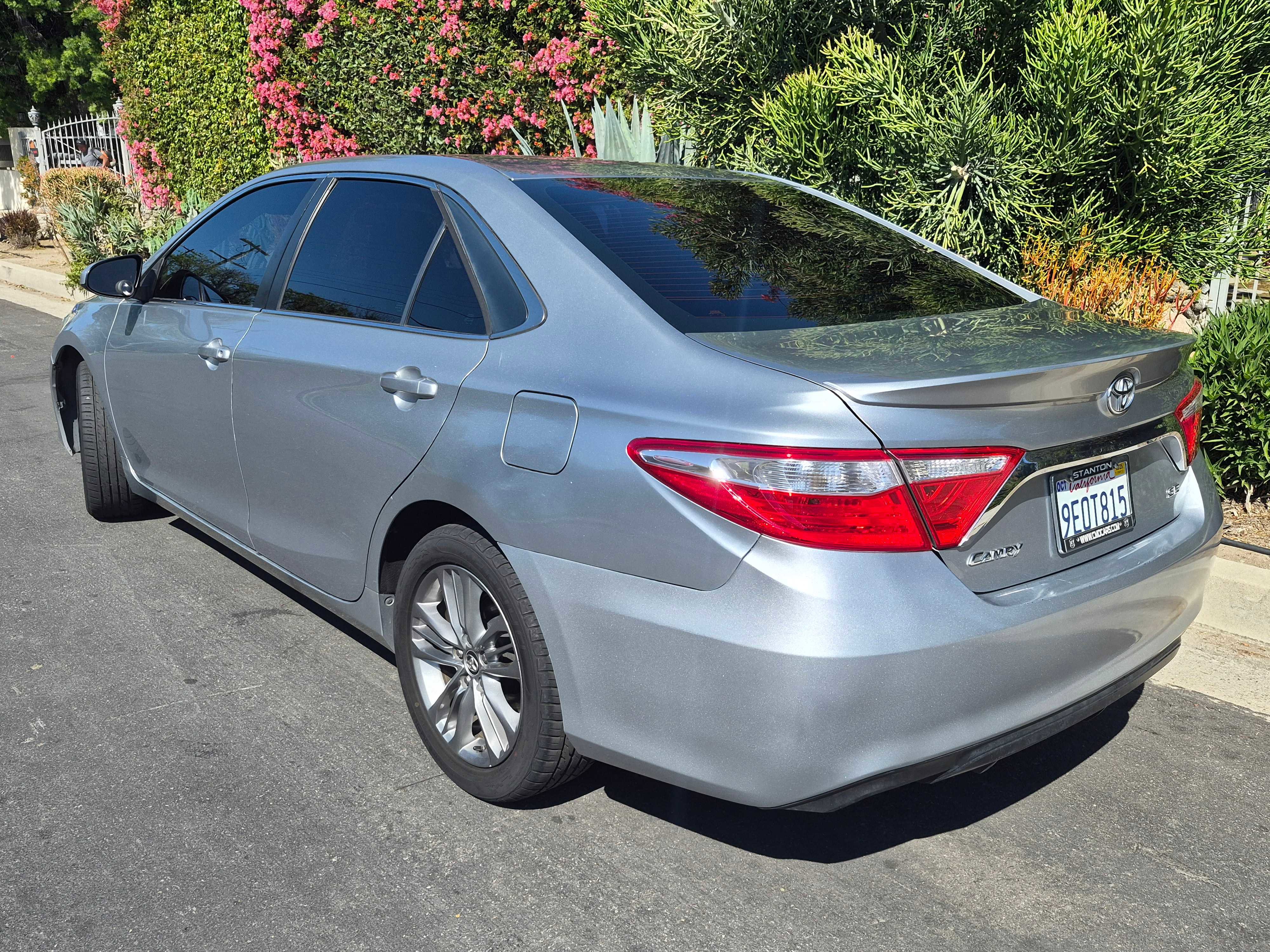 Used 2015 Toyota Camry SE FWD image 3