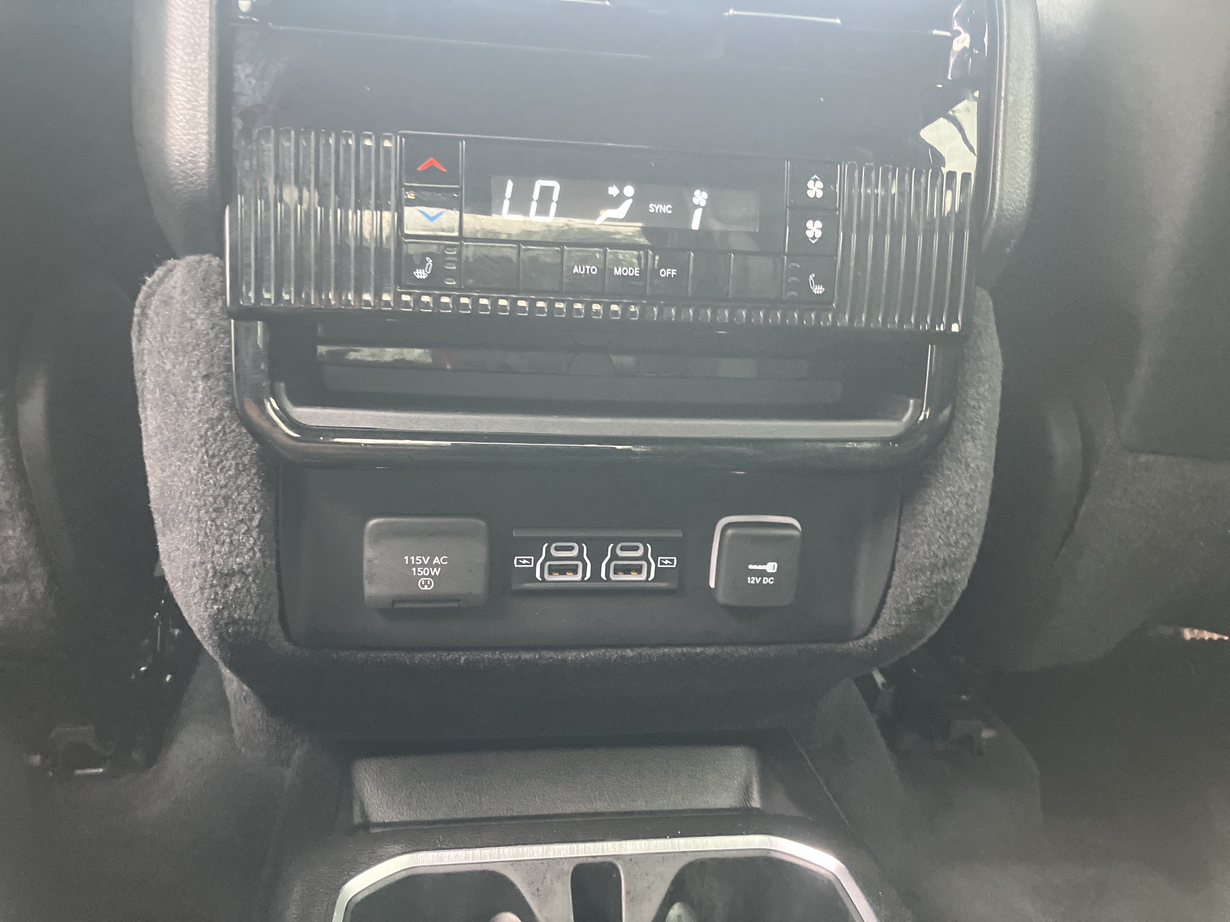 Used 2022 Jeep Wagoneer Series III w/ Flexible Seating Group AWD/4WD image 17
