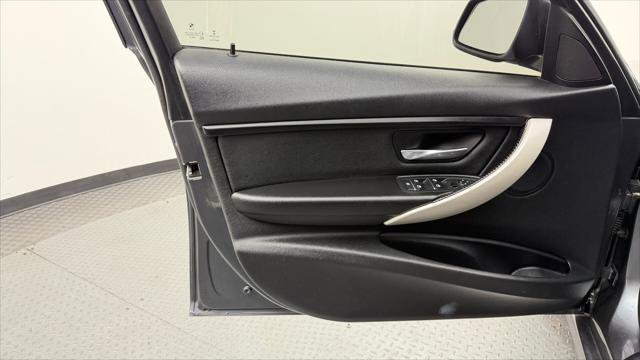 Used 2016 BMW 320i Sedan w/ Sport Package RWD image 14