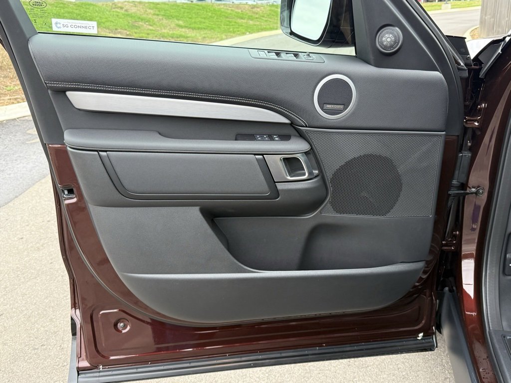 New 2026 Land Rover Discovery Limited Edition image 14