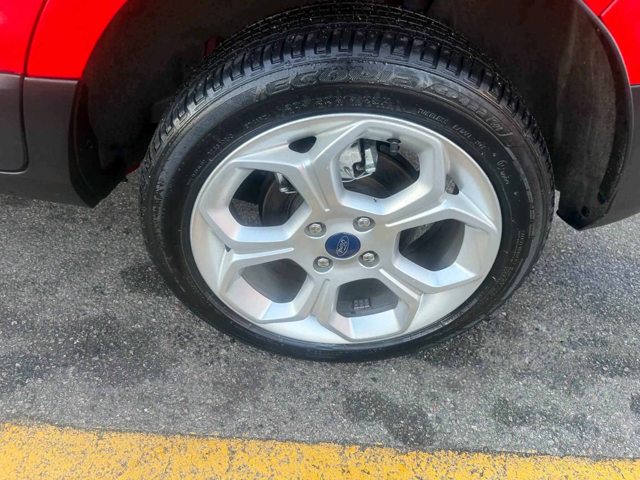 Used 2021 Ford EcoSport SE w/ SE Convenience Package image 9