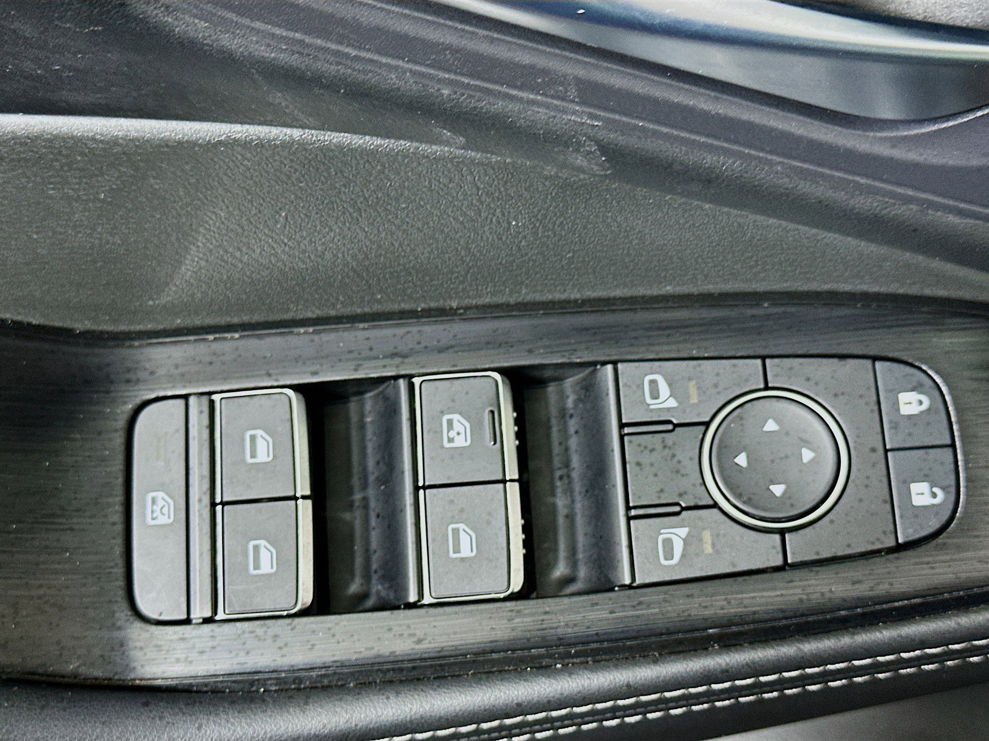 Used 2023 Nissan Rogue SL w/ SL Premium Package image 12