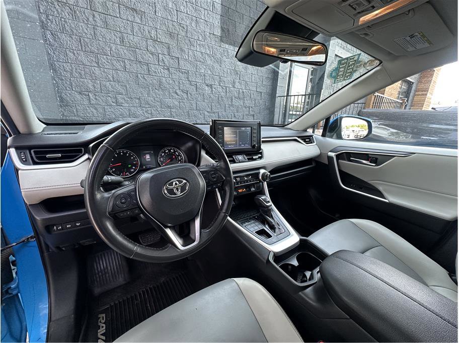 Used 2019 Toyota RAV4 XLE Premium AWD/4WD image 14