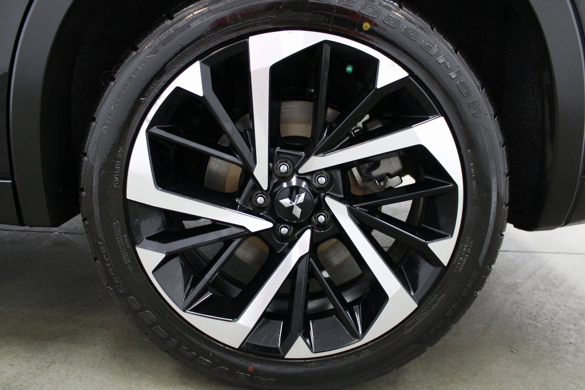 Used 2023 Mitsubishi Outlander SE image 9