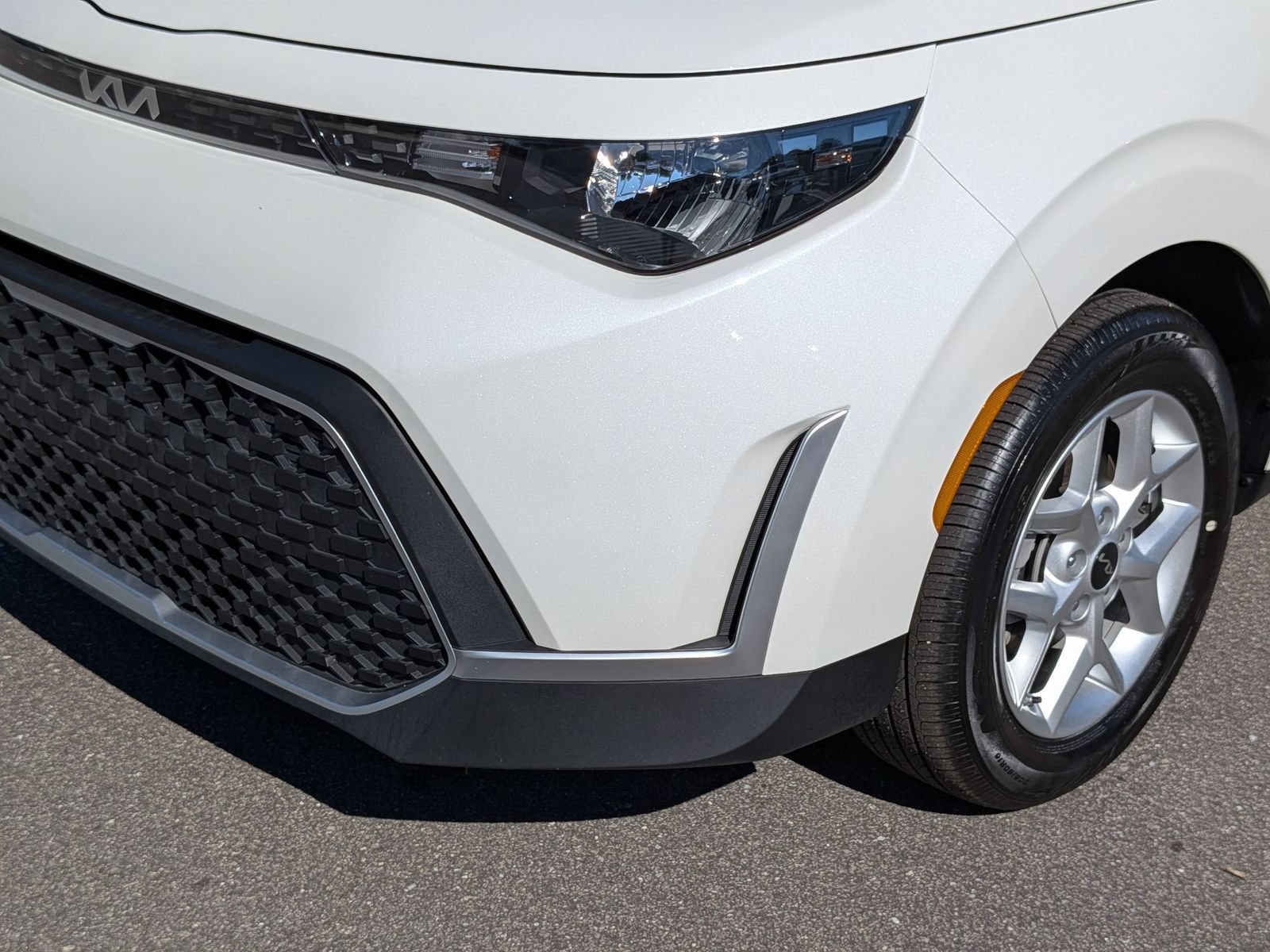 Used 2025 Kia Soul LX FWD image 9