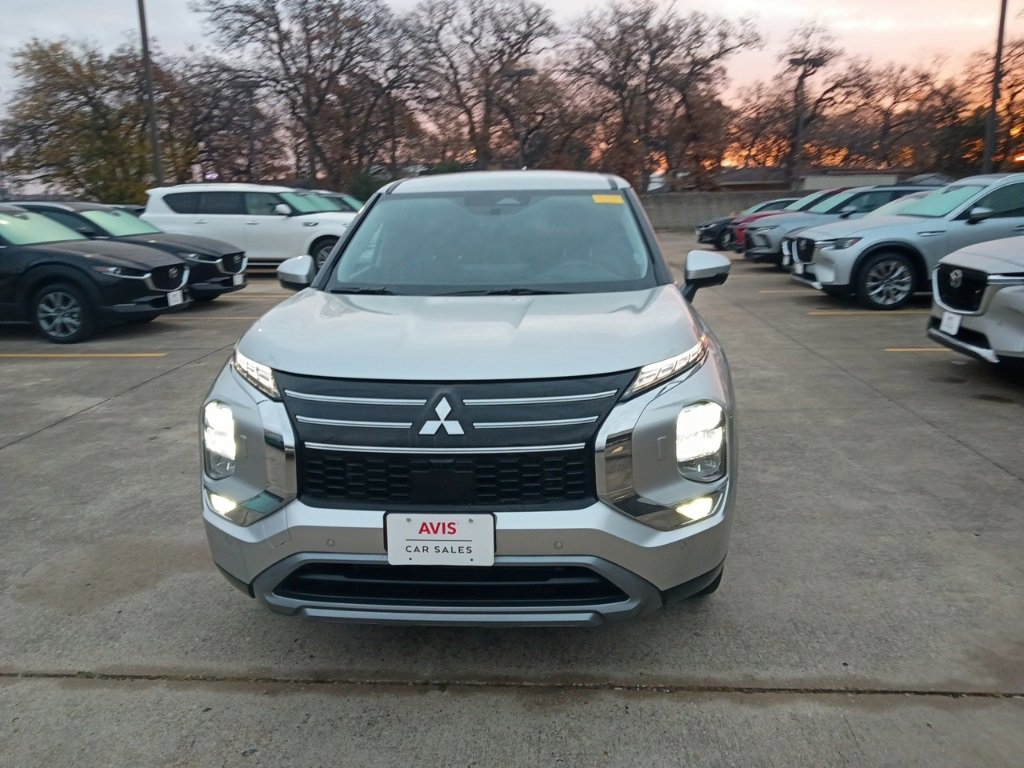Used 2025 Mitsubishi Outlander SE image 5