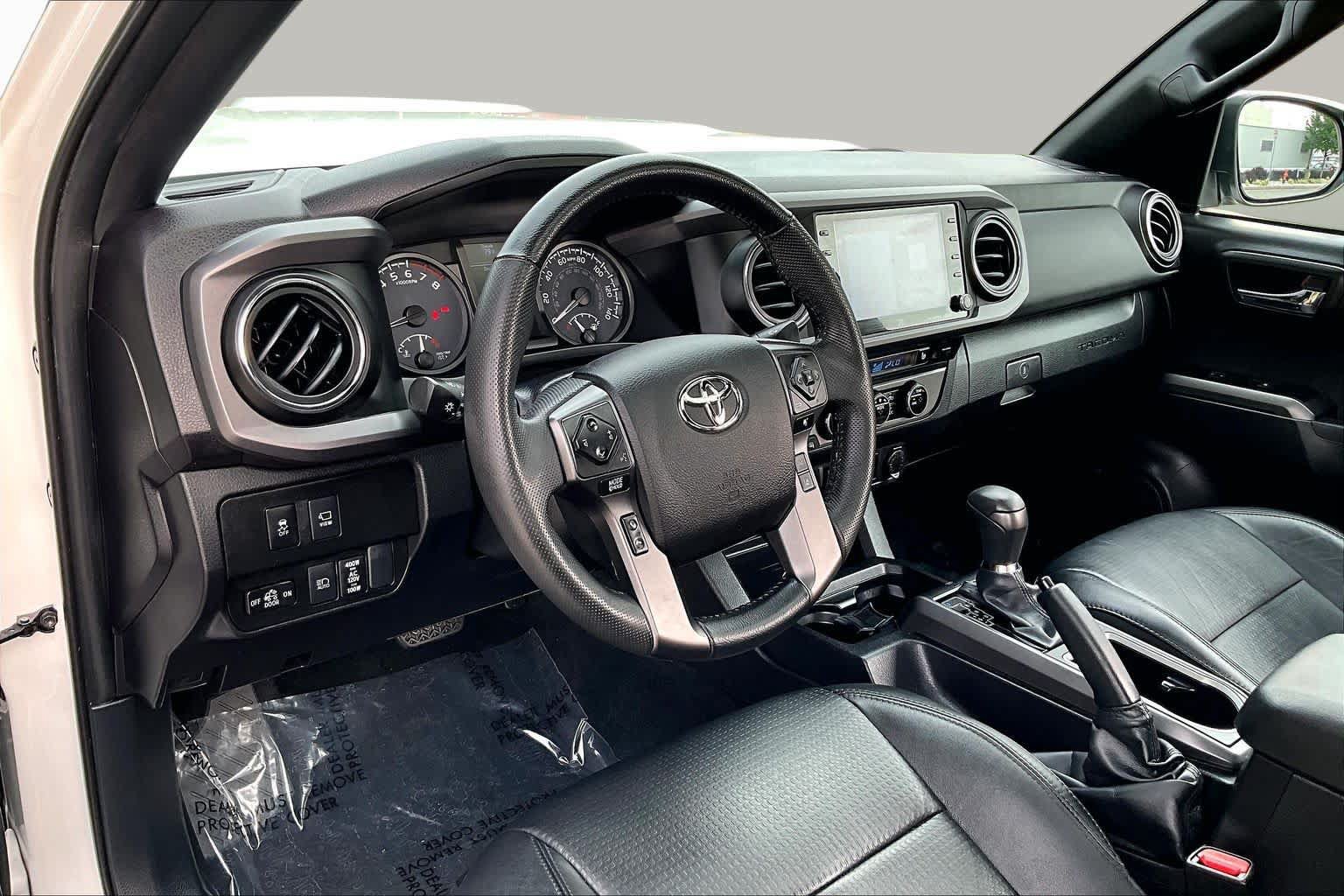 Used 2022 Toyota Tacoma TRD Sport w/ TRD Premium Sport Package AWD/4WD image 18