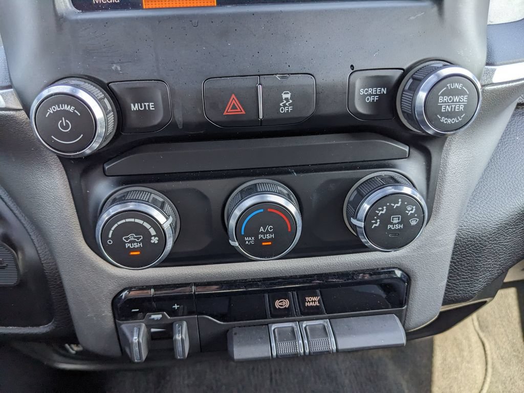 Used 2024 RAM 2500 Big Horn AWD/4WD image 30