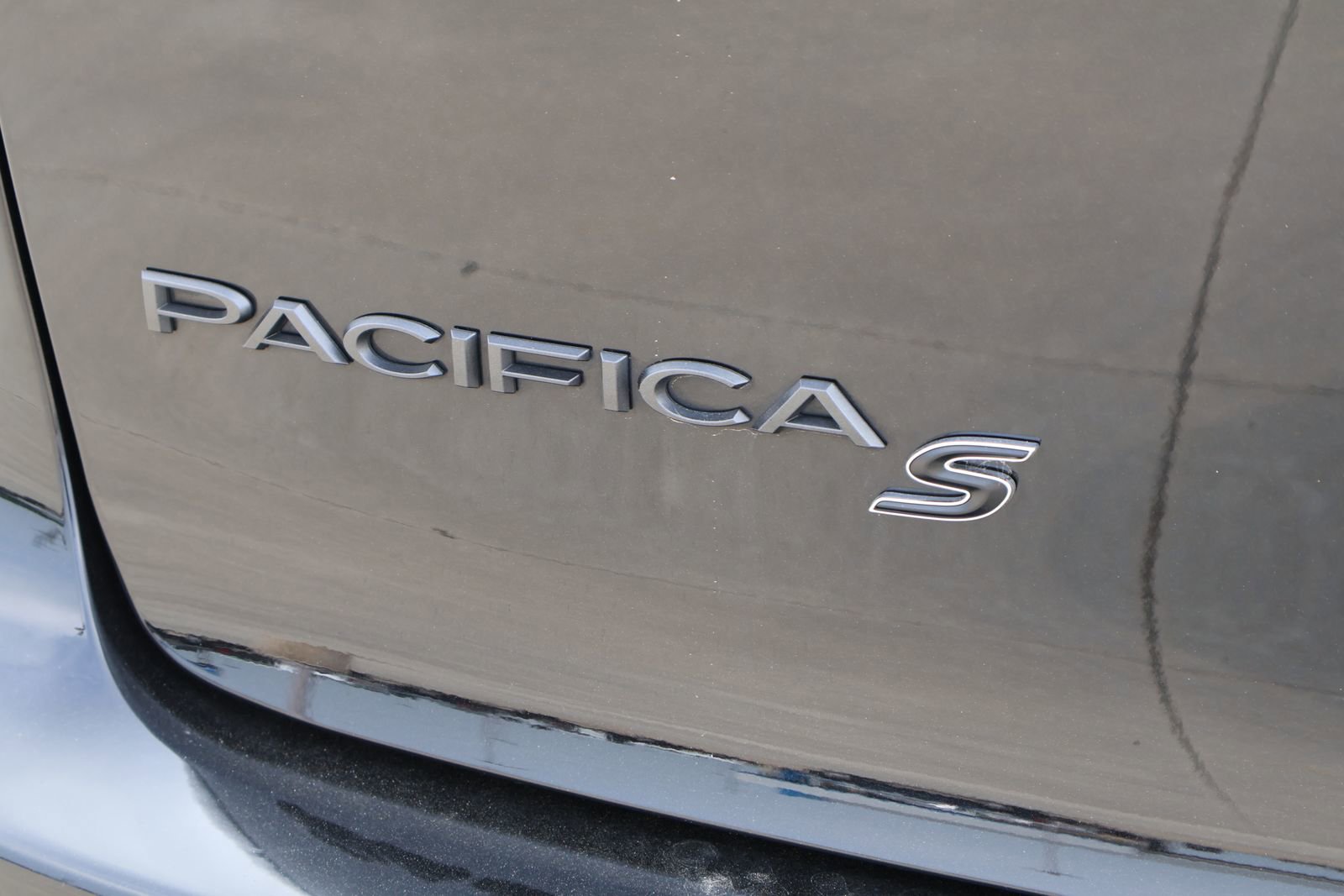 Used 2025 Chrysler Pacifica Limited FWD image 8