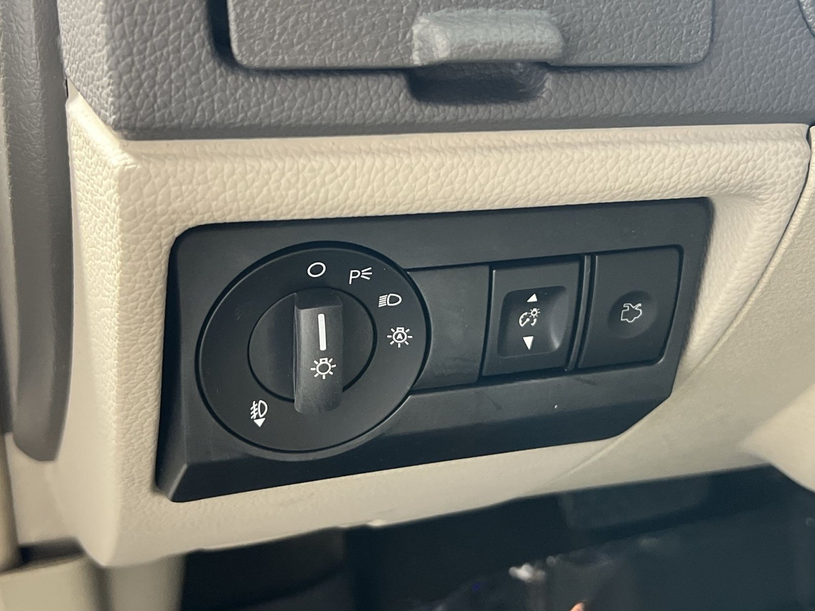 Used 2012 Ford Fusion Hybrid FWD image 30