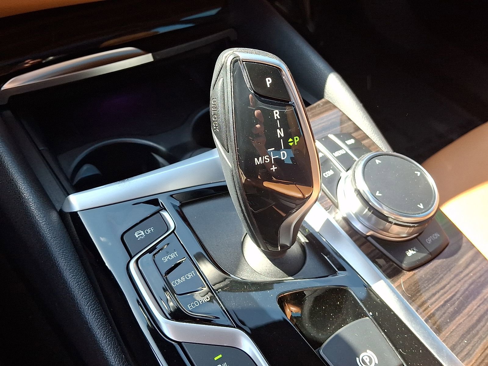 Used 2019 BMW 530i w/ Premium Package RWD image 15