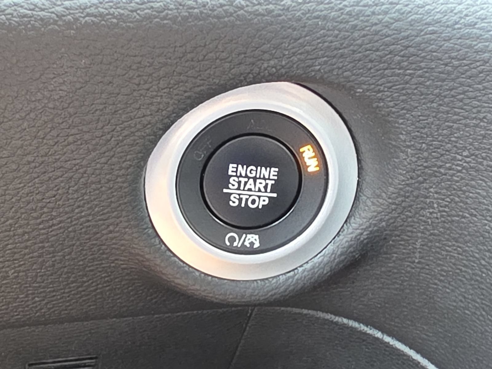 Used 2024 Chrysler Pacifica Premium FWD image 26