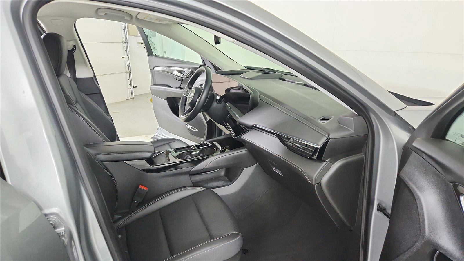 Used 2025 Buick Envision Preferred image 21