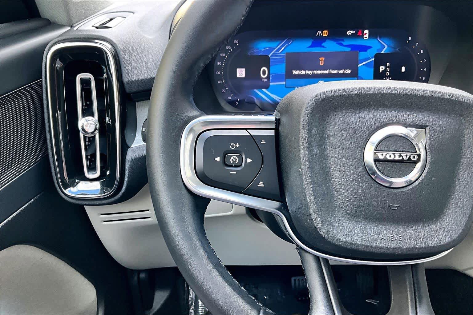 Used 2025 Volvo XC40 B5 Plus AWD/4WD image 23