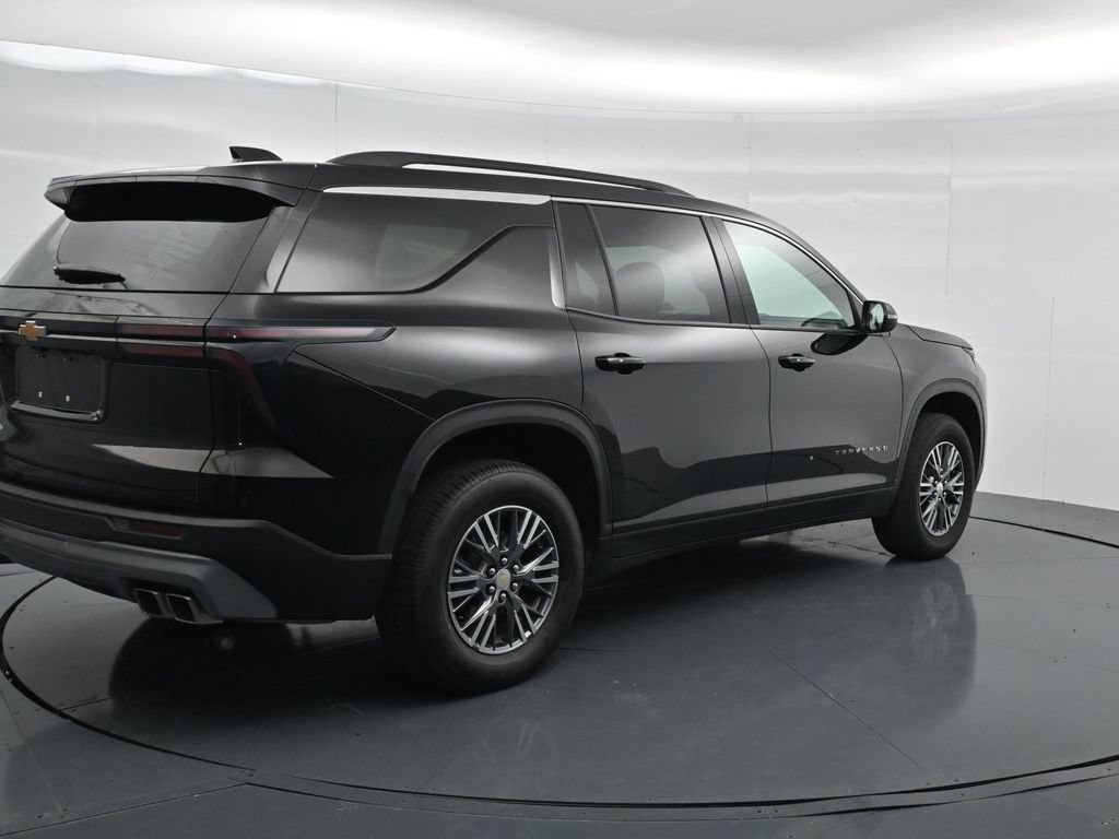 Used 2025 Chevrolet Traverse LT FWD image 7