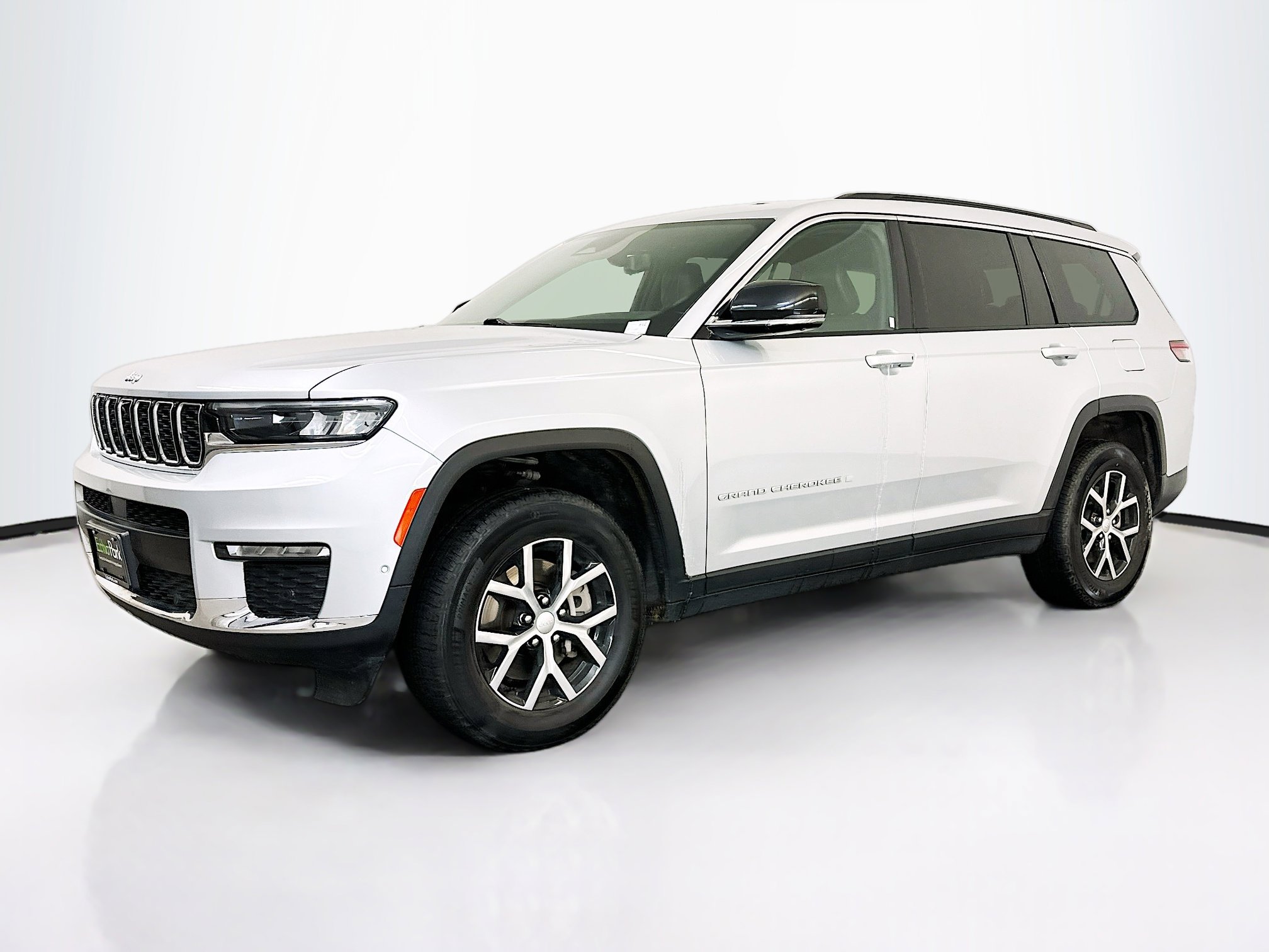 Used 2024 Jeep Grand Cherokee L Limited w/ Luxury Tech Group II image 3