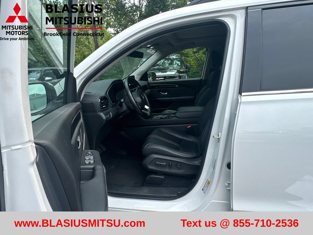 Used 2023 Honda Pilot Touring image 9