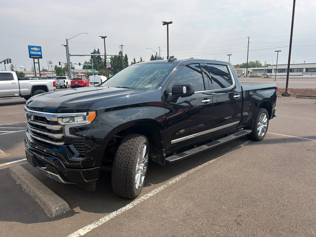 Used 2023 Chevrolet Silverado 1500 High Country w/ High Country Premium Package AWD/4WD image 2