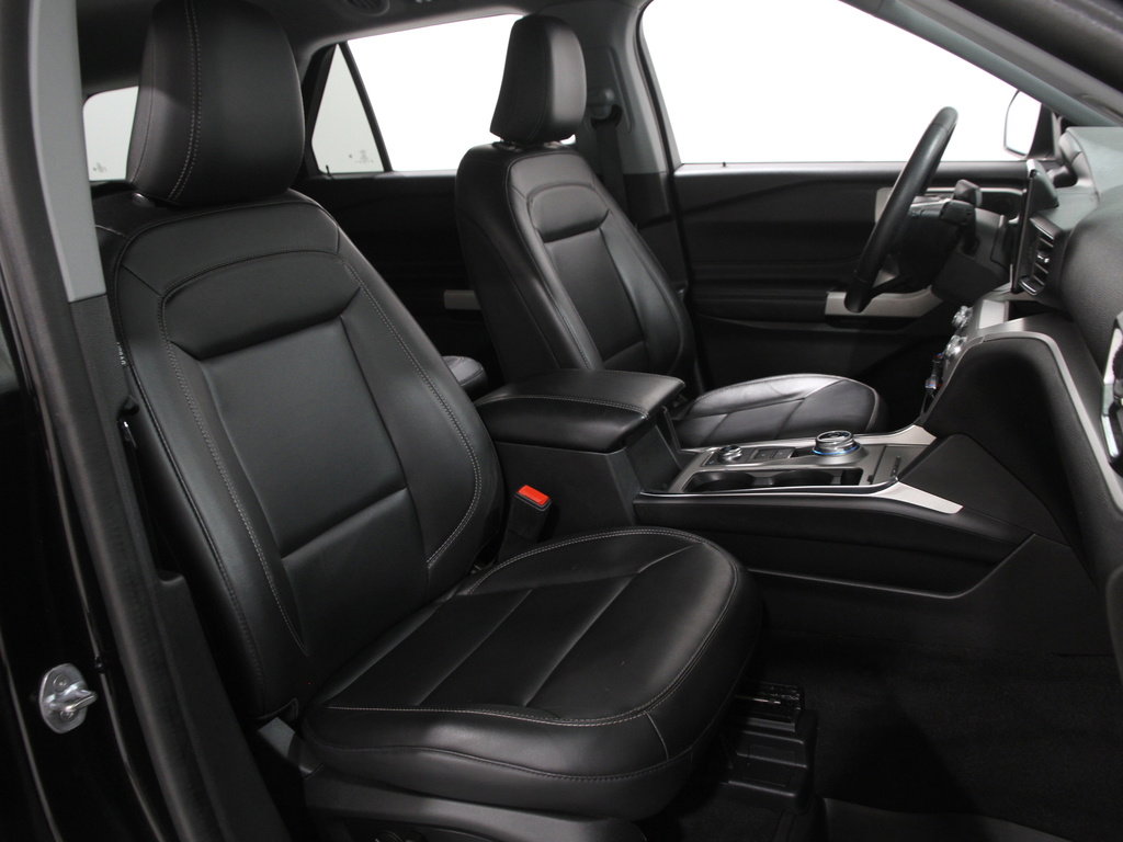 Certified 2022 Ford Explorer XLT w/ Equipment Group 202A image 17