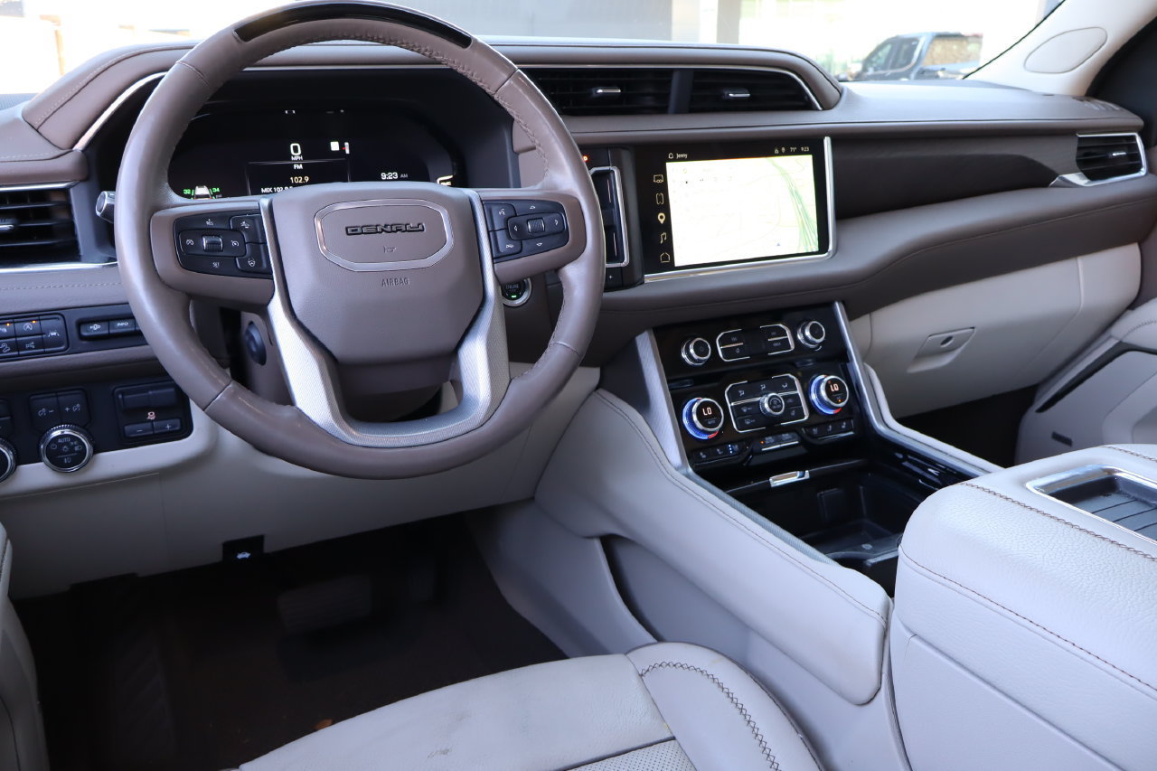 Used 2024 GMC Yukon XL Denali w/ Advanced Technology Package AWD/4WD image 5