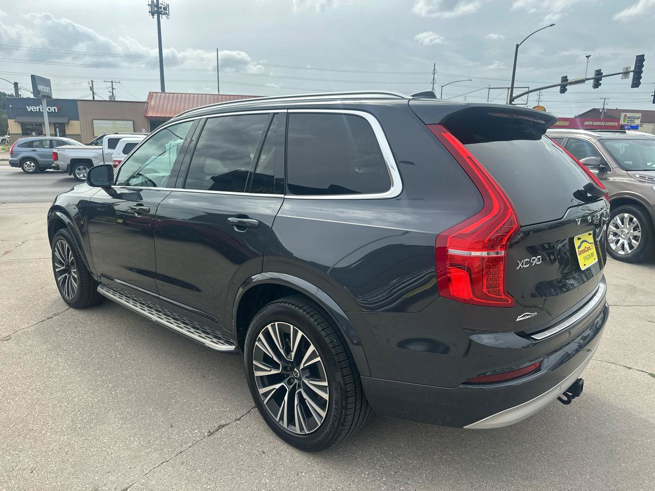Used 2022 Volvo XC90 T6 Momentum w/ Advanced Package AWD/4WD image 5