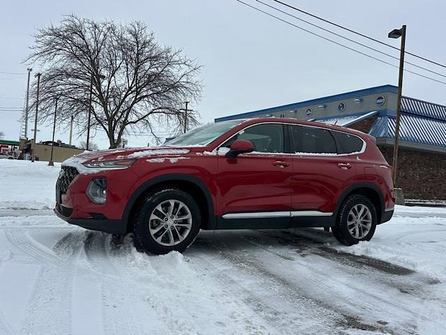 Used 2019 Hyundai Santa Fe SE image 2