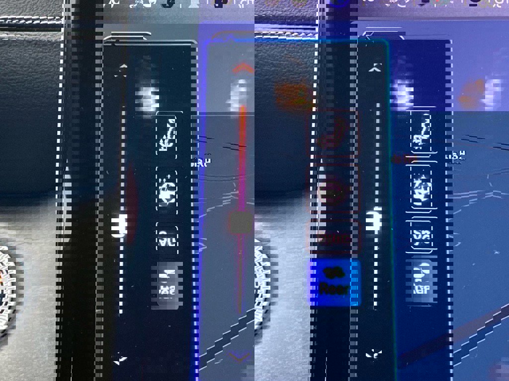 Used 2024 Jeep Grand Cherokee L Limited image 17